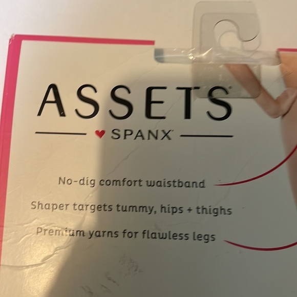 Assets By Spanx Shaping Sheers in Black Size 5 (Plus Sized) New in Package - Picture 8 of 14